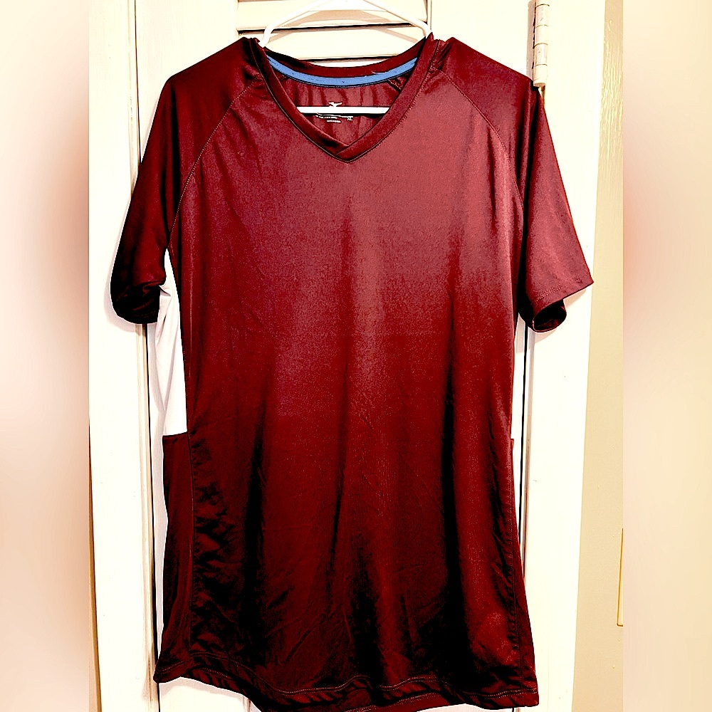 XL Mizuno athletic short sleeve v-neck. Great cond. Dry lite. Burgundy w/white.